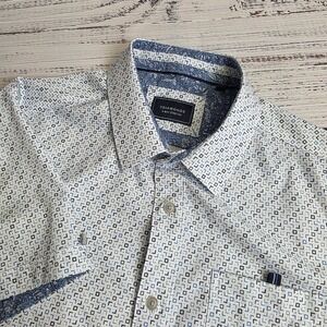 7 Diamonds 4 Way Stretch Mens Small‎ White Geometric Electric Feel Button Up